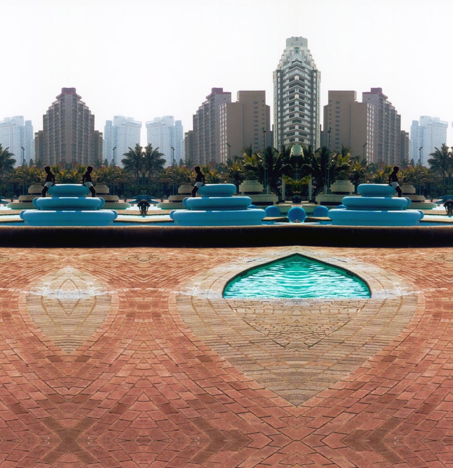 Sophia Kosmaoglou Loop (Durban Beachfront Paddling Pools), 2002. Lambda print, 103 x 103 cm